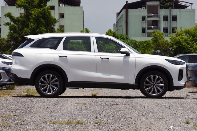 2025款瑞虎8 L 2.0T 自动长虹版 7座