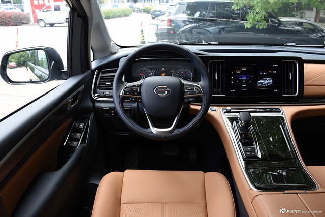 2024款传祺M8 领秀系列 390T 尊享版