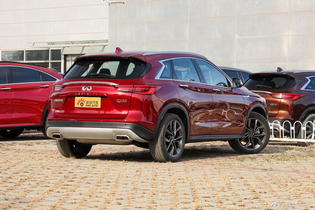 2024款英菲尼迪QX50 2.0T四驱豪华版