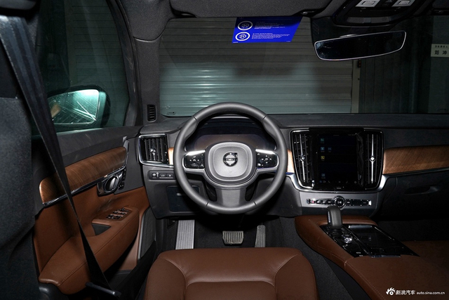 2022款沃尔沃S90混动 改款 T8 E驱混动 智逸豪华版