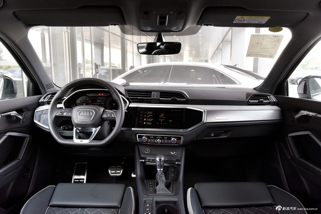 2025款奥迪Q3 Sportback quattro45周年典藏版 40TFSI 时尚型