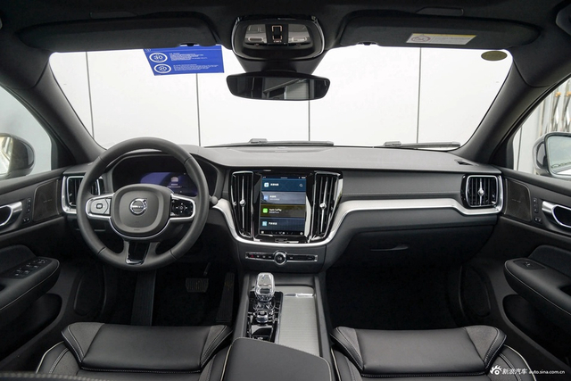 2024款沃尔沃S60 B5 智雅运动版