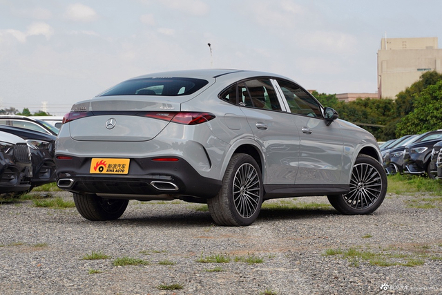 2025款奔驰GLC轿跑 GLC 300 4MATIC轿跑SUV