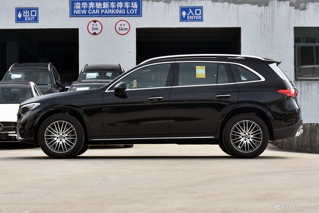 2025款奔驰GLC改款 300 L 4MATIC 动感型 7座