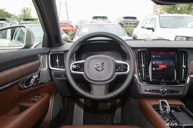 2025款沃尔沃S90 B5 智雅豪华版