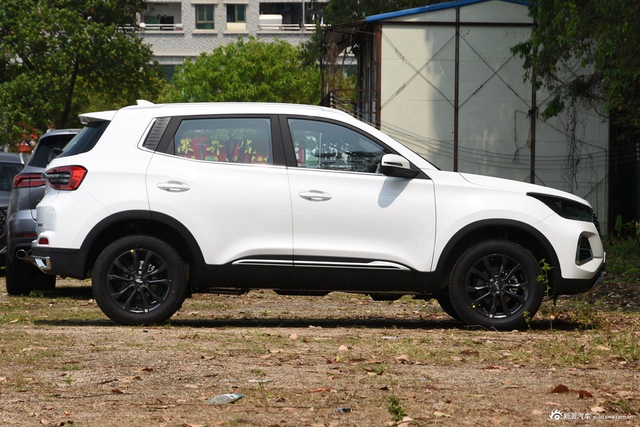 2025款瑞虎5x 1.5L CVT卓越版