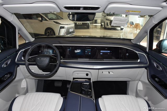 2024款上汽大通MAXUS G90 2.0T 星云六座版