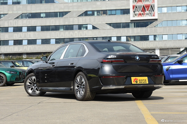 2023款宝马i7 eDrive50L 领先豪华套装