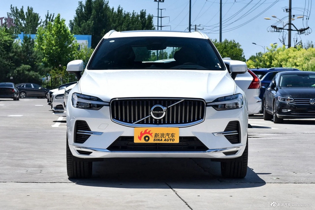 2024款沃尔沃XC60 T8 插电混动 长续航四驱智雅豪华版