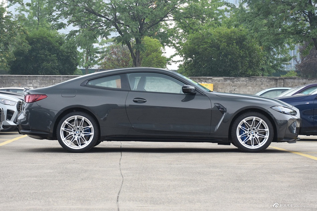 2024款宝马M4双门轿跑车 雷霆版