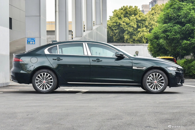 2023款捷豹XEL 2.0T 200PS R-DYNAMIC 青春运动版