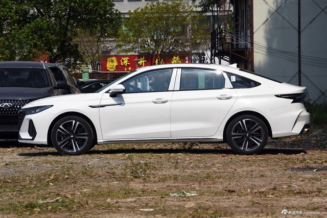 2025款艾瑞泽8 2.0T DCT劲