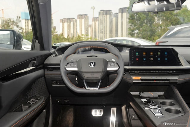 2024款长安UNI-V 1.5T 尊贵运动型