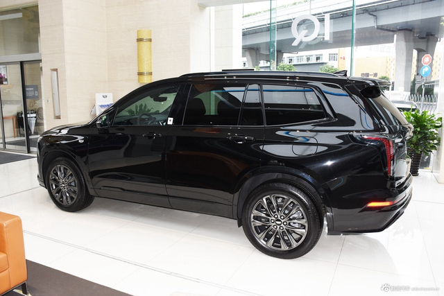 2025款XT6 2.0T 六座四驱尊贵行政黑标版