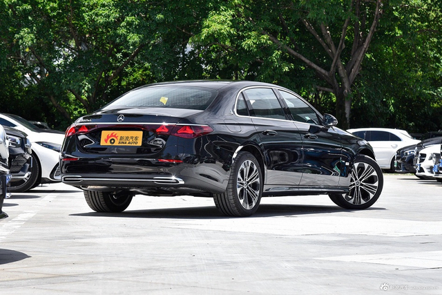 2024款奔驰E级新能源 E 350 e L 插电式混合动力轿车