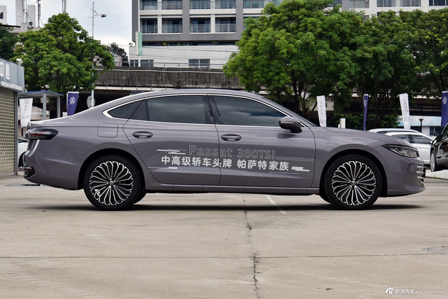 2025款帕萨特 Pro 380TSI 龙尊版