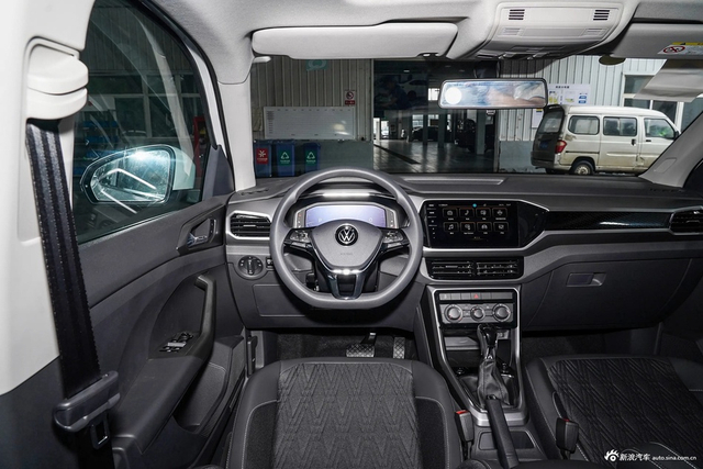 2023款T-Cross途铠300TSI DSG舒适版