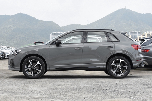 2024款奥迪Q3 45TFSI quattro 时尚动感型 上市特别版