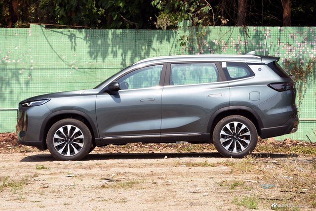 2025款瑞虎8 PLUS 290TGDI DCT尊贵型 7座