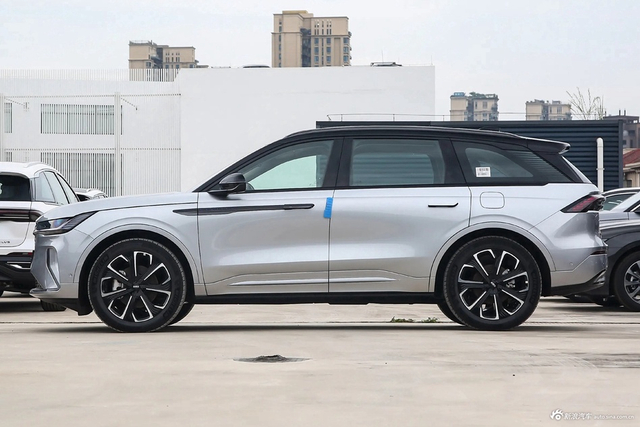 2023款航海家 2.0T 四驱尊睿混动版