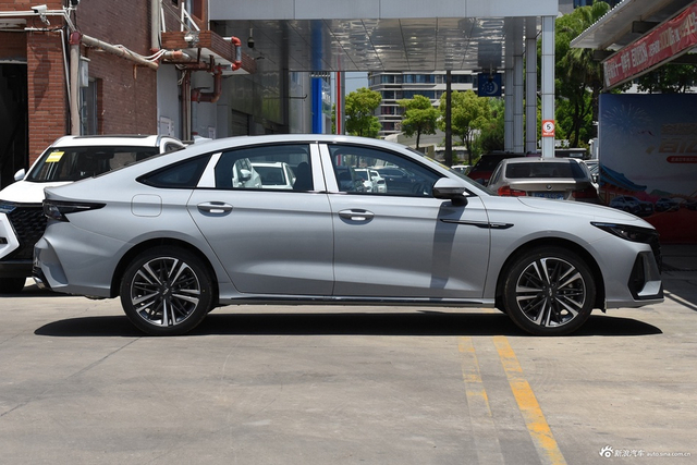 2023款艾瑞泽8 高能版 2.0T DCT劲