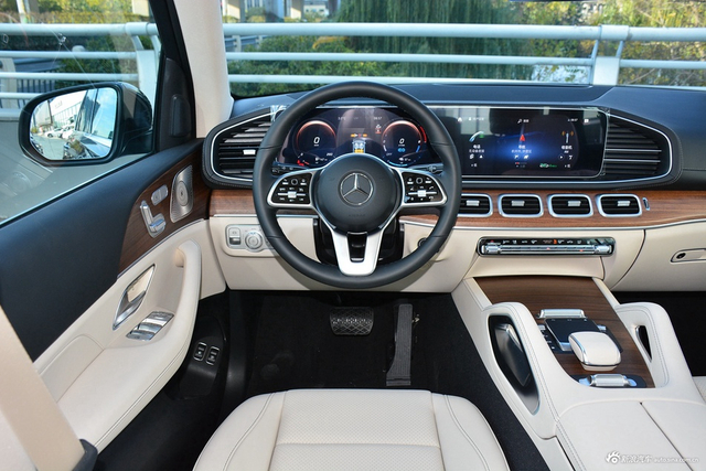 2023款奔驰GLE混动 350 e 4MATIC