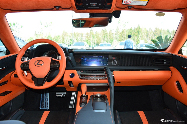2020款雷克萨斯LC 500h 运动版