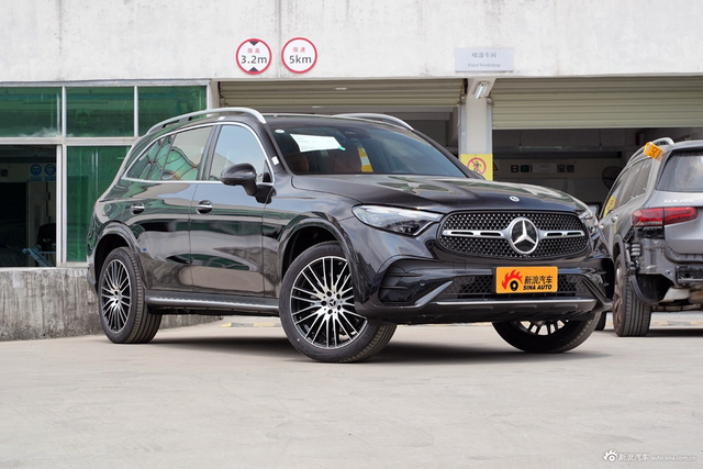 2025款奔驰GLC改款 300 L 4MATIC 豪华型 7座