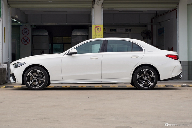 2025款奔驰C级 改款 C 260 L 4MATIC 运动版
