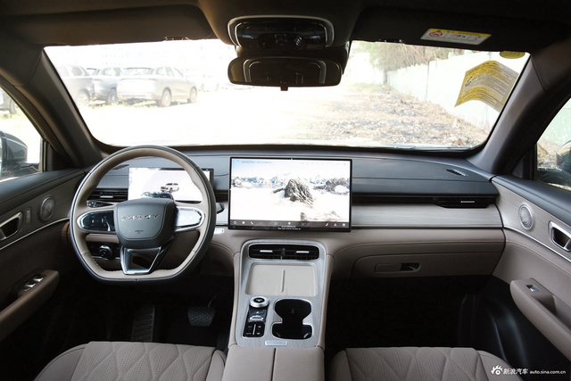 2025款瑞虎8 PLUS 290TGDI DCT尊贵型 7座