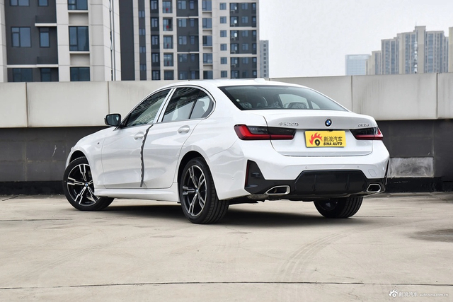 2024款宝马3系 325i M运动套装