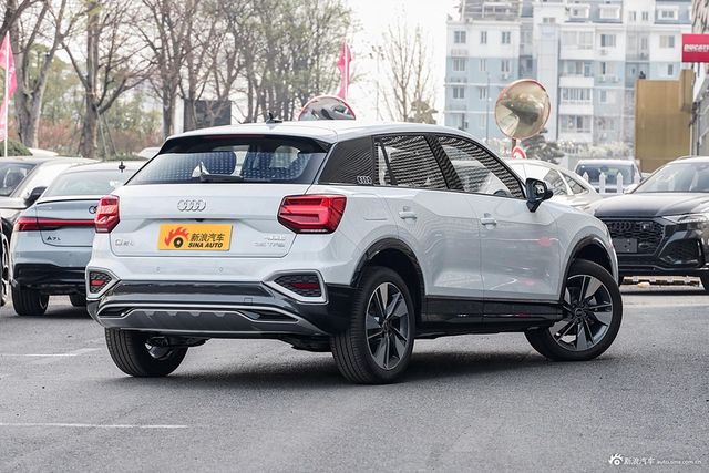 2024款奥迪Q2L 35TFSI 时尚致雅型