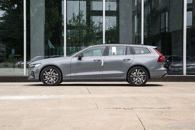 2024款沃尔沃V60 B5 智远运动版