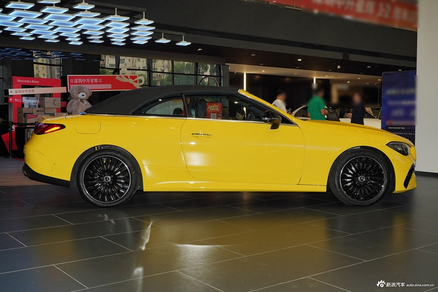 2025款奔驰CLE 300 4MATIC 敞篷轿跑车