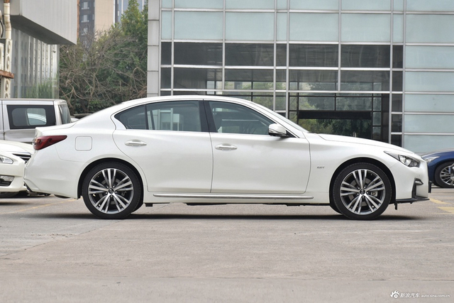 2022款英菲尼迪Q50L 2.0T自动进享运动版
