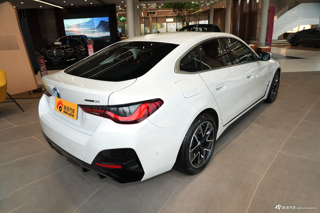 2025款宝马i4 eDrive35