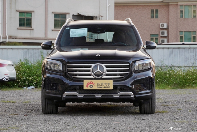 2025款奔驰GLB 220 时尚型