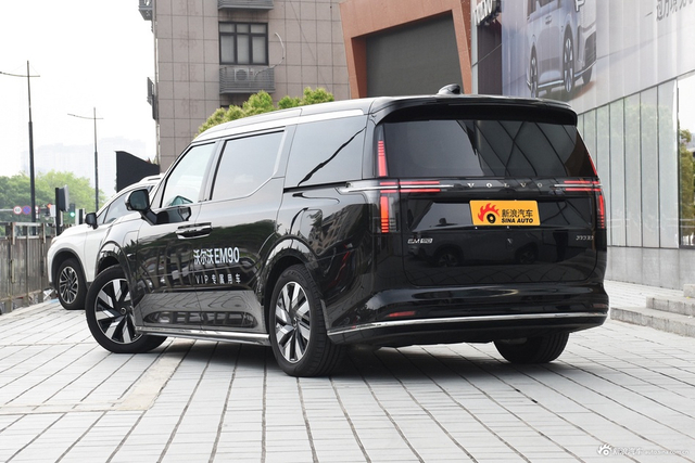 2025款沃尔沃EM90 Ultra