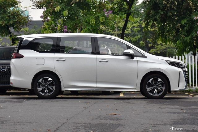 2025款传祺M6 MAX 270T 豪华版版