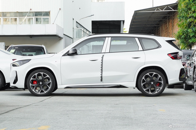 2025款宝马X1 M35Li