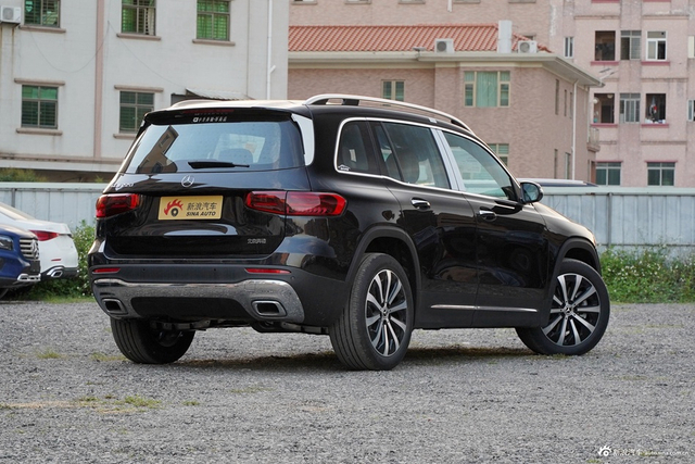 2025款奔驰GLB 220 时尚型