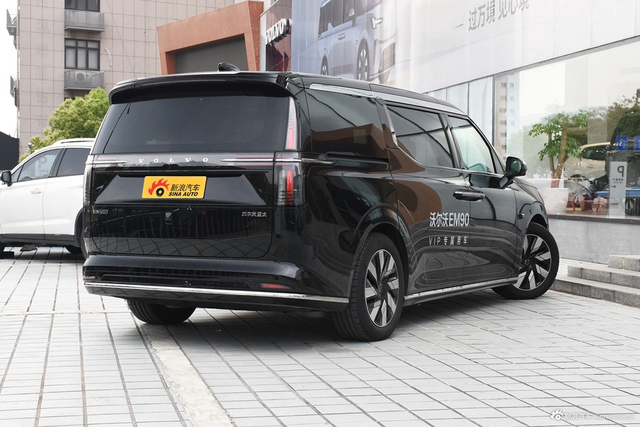 2025款沃尔沃EM90 Ultra