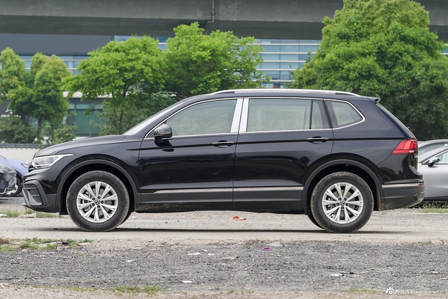 2024款途观L 出众款 330TSI 自动两驱龙腾版