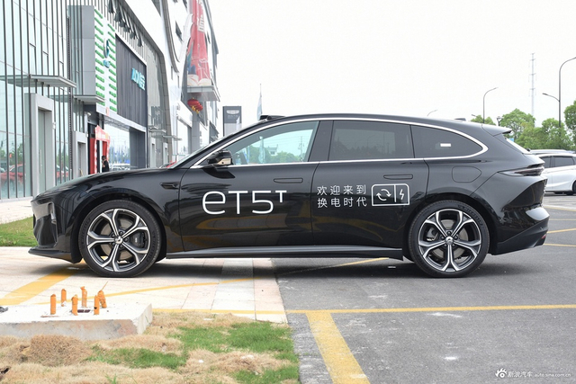 2024款蔚来ET5T 75kWh Touring