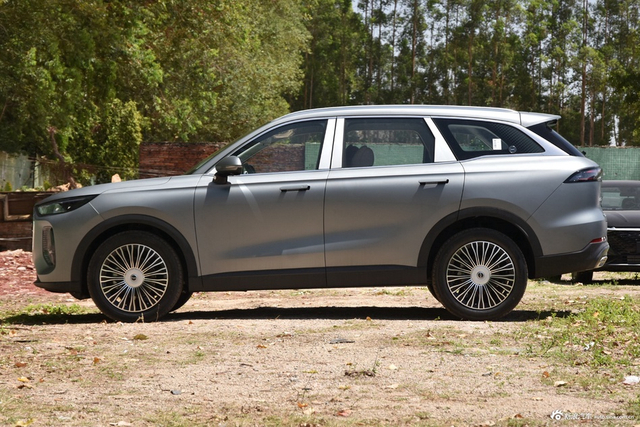 2024款瑞虎8 L 2.0T 两驱豪华版 7座