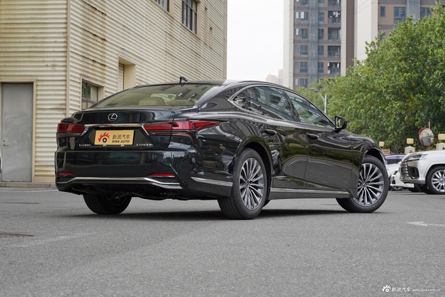 2024款雷克萨斯LS 500h 豪华版