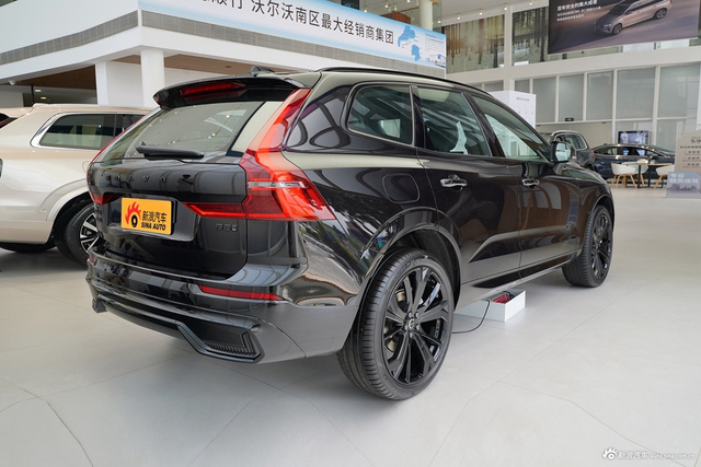 2026款沃尔沃XC60 B5 四驱智远极夜黑版