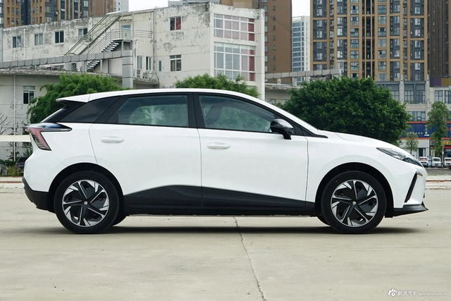 2023款MG4 EV 425km 行政版