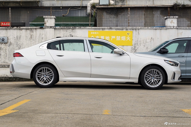 2025款宝马5系 525Li 豪华套装