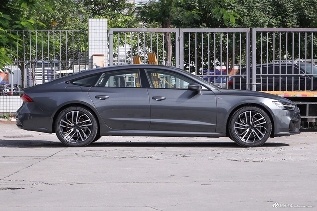 2025款奥迪A7 45 TFSI 臻选型